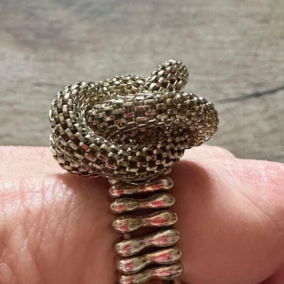 Knot stretchy statement  ring - Picture 5 of 5